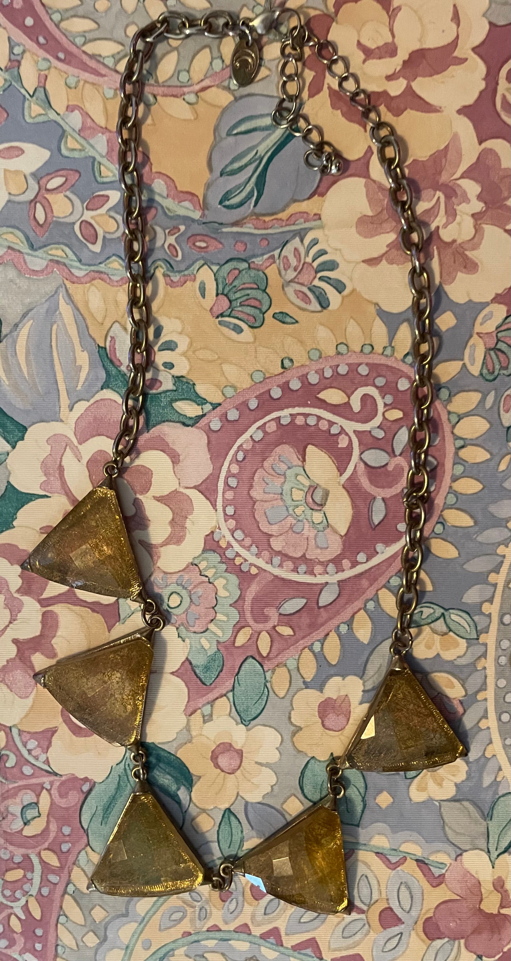 Sparkly diamond shape necklace