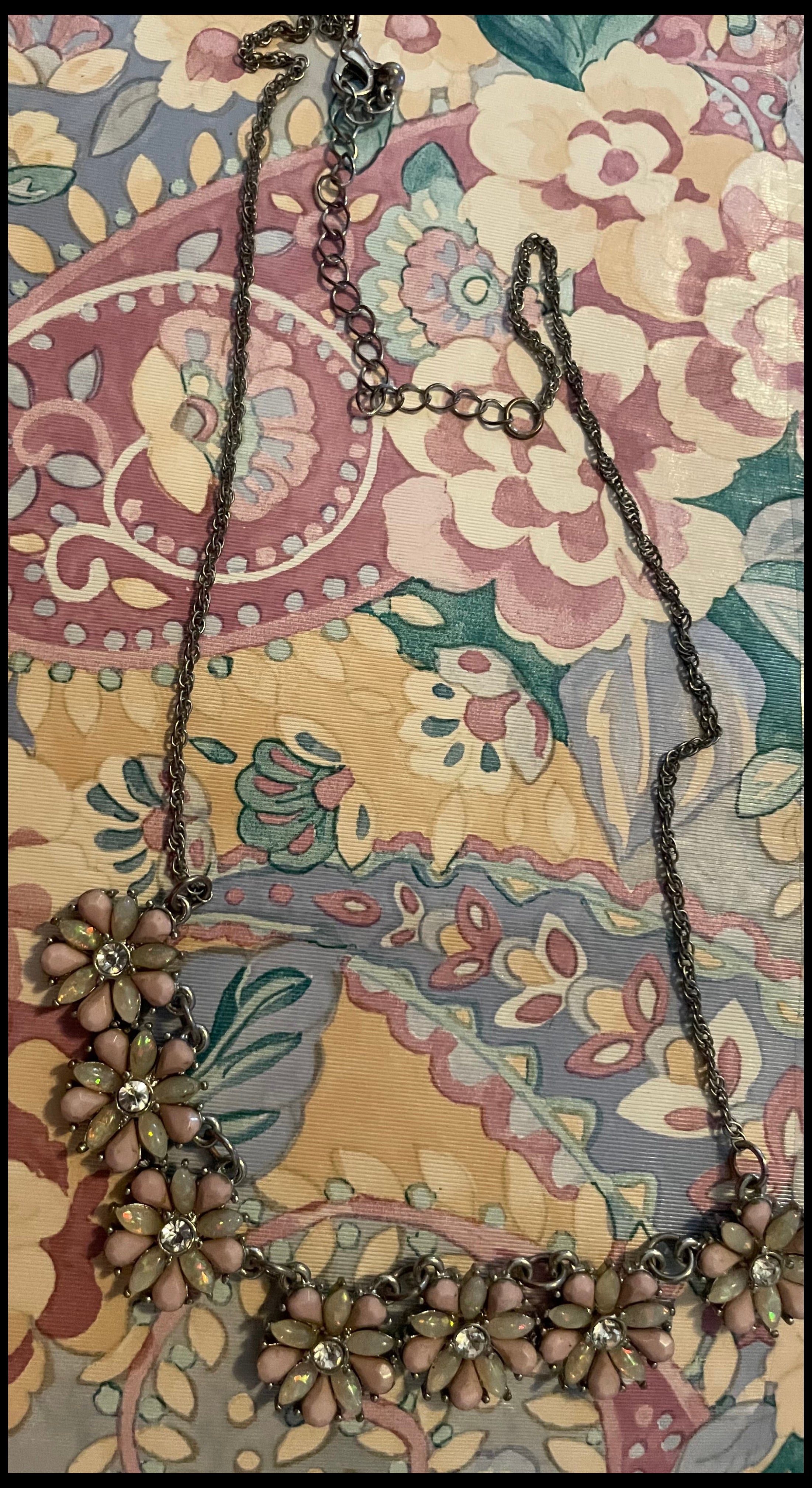 Very pretty Flowered necklace